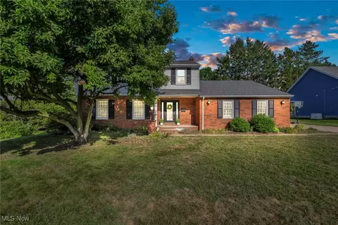 7425 Sharonlee Dr, Mentor, OH 44060