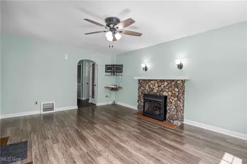 1857 E 36th St, Lorain, OH 44055 photo 4