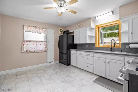 1857 E 36th St, Lorain, OH 44055 photo 9