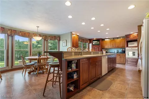 3424 Cornwall Dr NW, Canton, OH 44708 photo 3