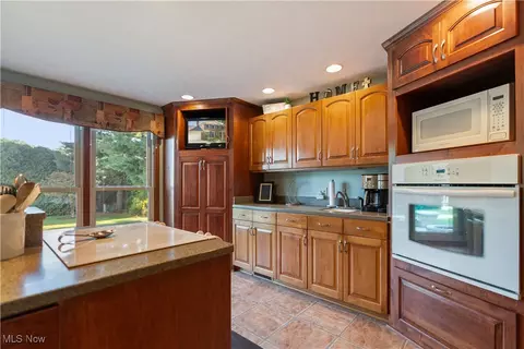 3424 Cornwall Dr NW, Canton, OH 44708 photo 6