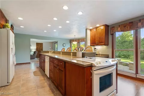 3424 Cornwall Dr NW, Canton, OH 44708 photo 7