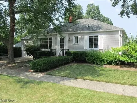 4154 W 226th St, Fairview Park, OH 44126