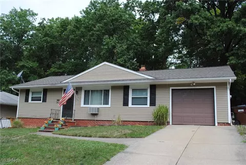3430 Winthrop Dr, Parma, OH 44134