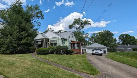 1782 Lexington Ave NW, Warren, OH 44485