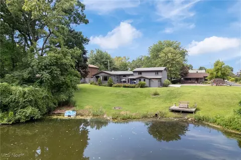 658 Roe Dr, Coventry, OH 44319