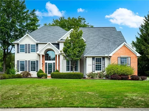 33702 N Fall Lake Dr, Avon, OH 44011