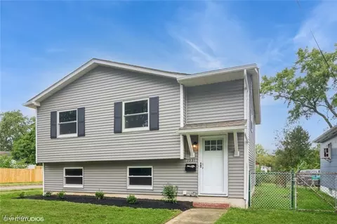1221 E Archwood Ave, Akron, OH 44306
