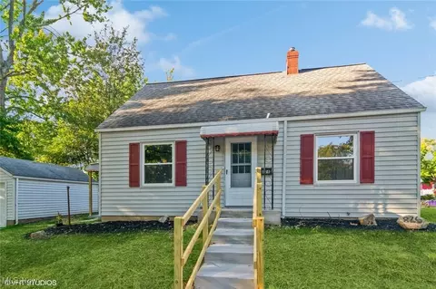 826 Chinook Ave, Akron, OH 44305