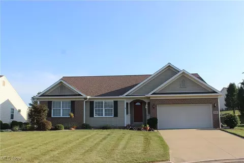 4777 Helmsworth Dr NE, Canton, OH 44714