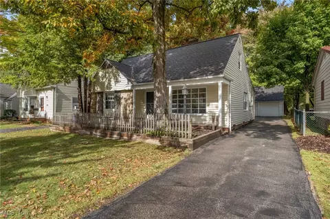 5279 Case Ave, Lyndhurst, OH 44124