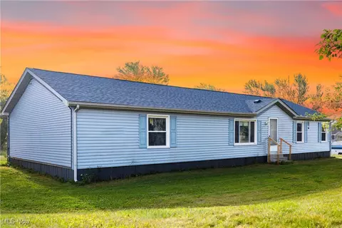 6988 Parks Ave NE, Alliance, OH 44601