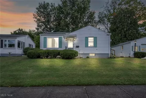 66 Gale Dr, Barberton, OH 44203