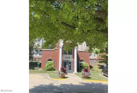 240 Fox Hollow Dr #112, Mayfield Heights, OH 44124