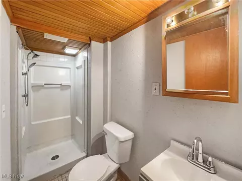 Bath - 5814 Belmere Dr, Cleveland, OH 44129 photo 2 of 2