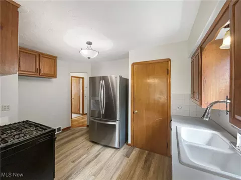 Kitchen - 5814 Belmere Dr, Cleveland, OH 44129 photo 2 of 2