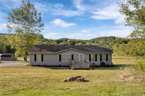 7002 Wardell Hollow Rd SE, Uhrichsville, OH 44683