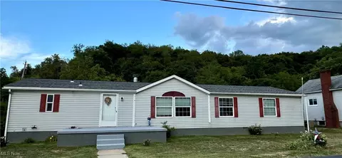 49778 Main St, Saint Clairsville, OH 43950