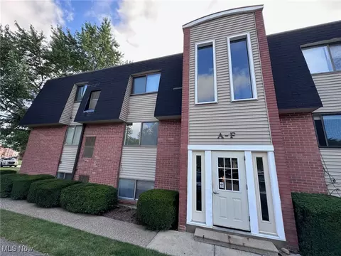 216 Moore Rd #4A, Avon Lake, OH 44012
