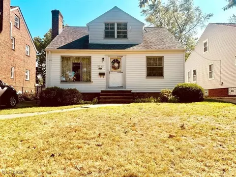 2215 Oak Park Ave, Cleveland, OH 44109