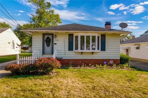 15220 Woodbrook Ave, Maple Heights, OH 44137