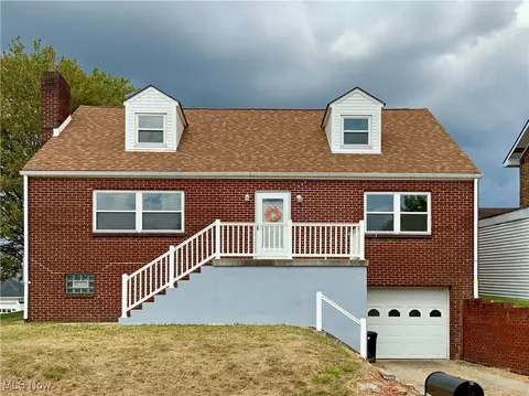 113 S Belleview Dr, Weirton, WV 26062