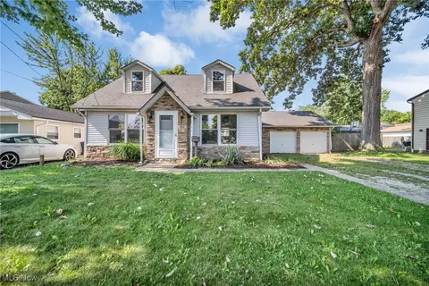282 Courtland Blvd, Eastlake, OH 44095
