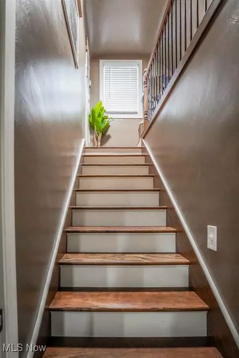 Entry Way - 4649 15th St NW, Canton, OH 44708 photo 2 of 5