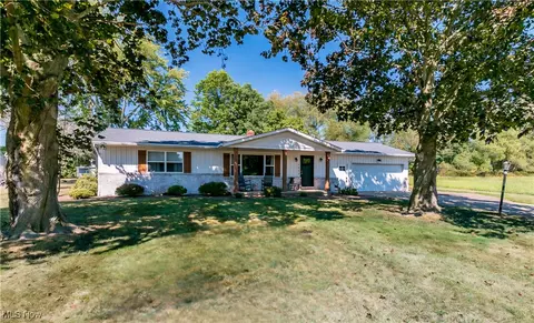 1053 Chaparrel Rd SW, Hartville, OH 44632