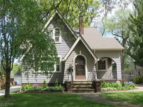 17220 Fernshaw Ave, Cleveland, OH 44111