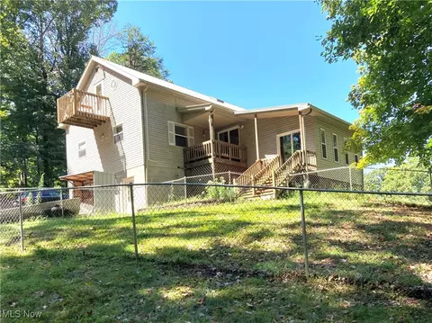 232 Burnthouse Rd, Parkersburg, WV 26104