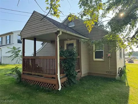 4282 Fruitland Ave, Louisville, OH 44641