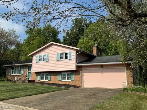 1256 Columbus Cir N, Ashland, OH 44805