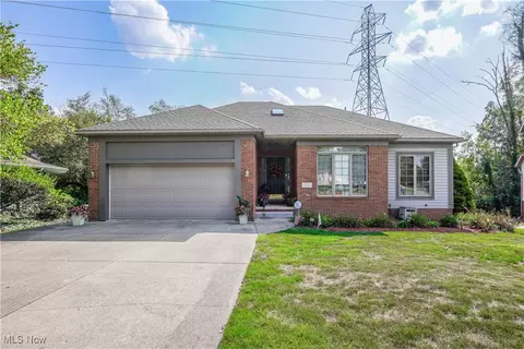 5021 Johnnycake Rdg NE, Canton, OH 44705