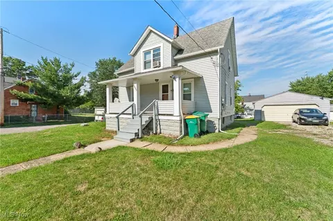 14631 Granger Rd, Maple Heights, OH 44137 photo 2