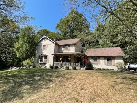 1162 Glen Dr NE, New Philadelphia, OH 44663