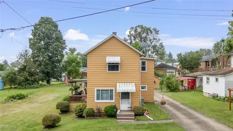7790 Elm St, Masury, OH 44438