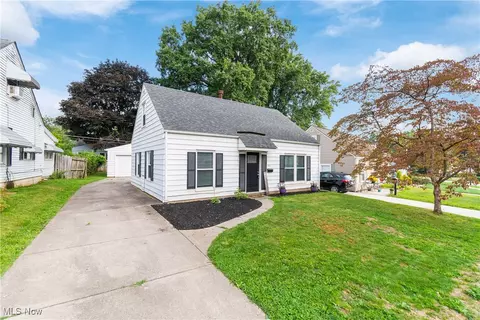 1930 Victoria St, Cuyahoga Falls, OH 44221