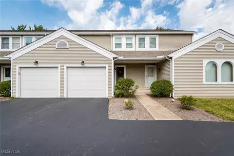 3817 Mercedes Pl, Canfield, OH 44406