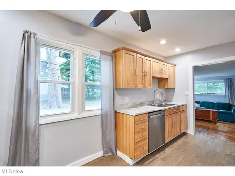Kitchen - 7334 Cadle Ave, Mentor, OH 44060 photo 3 of 4