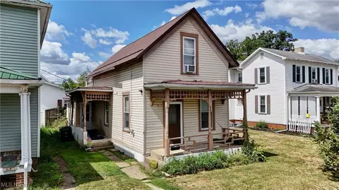 804 N Main St, Uhrichsville, OH 44683