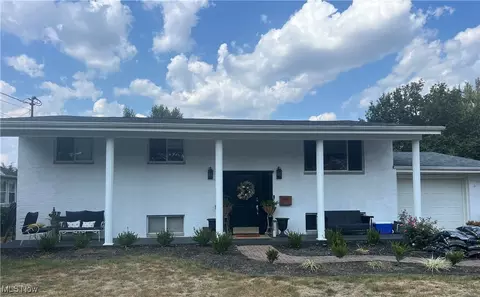 112 Sherwood Dr, Williamstown, WV 26187