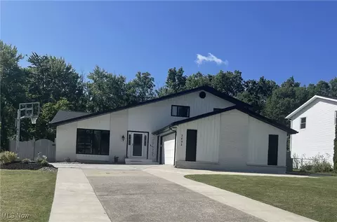 3692 Magnolia Dr, Brunswick, OH 44212