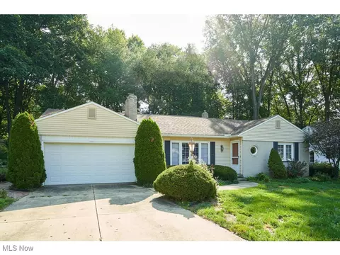 125 Pembroke Rd, Fairlawn, OH 44333