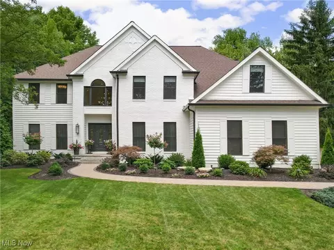 465 Bradford Ln, Aurora, OH 44202
