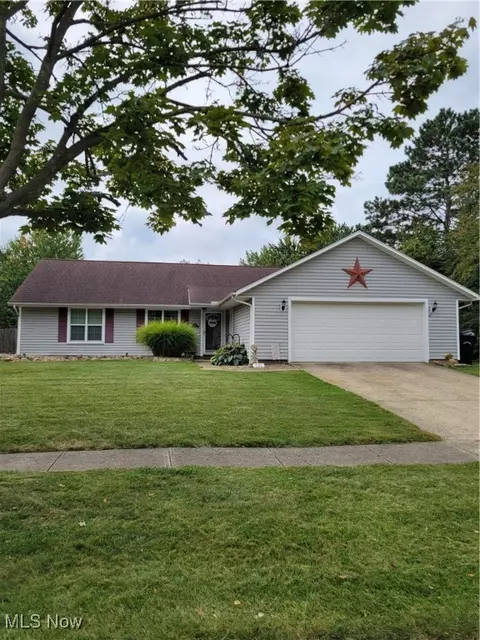 121 California Dr, Elyria, OH 44035