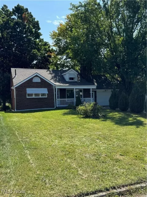 91 Notre Dame Dr, Campbell, OH 44405