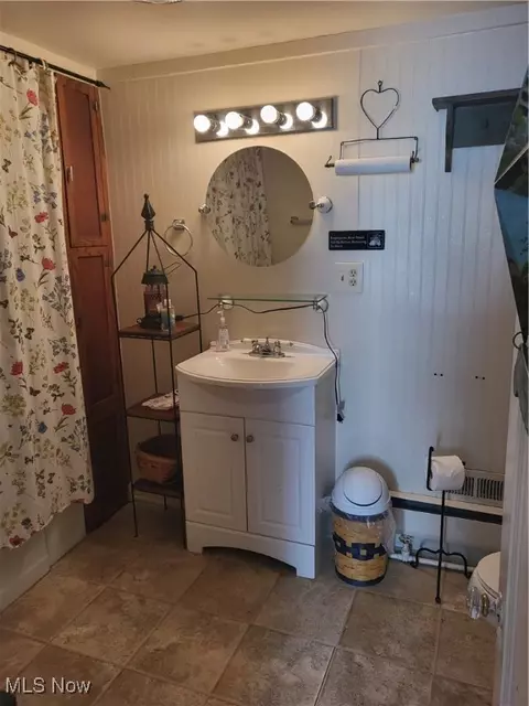 Bath - 206 Main St, Dresden, OH 43821 photo 1 of 1
