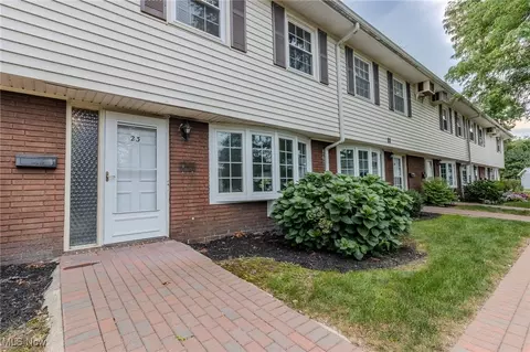 11 Meadowlawn Dr #23, Mentor, OH 44060