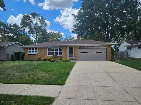 15413 Galemore Dr, Middleburg Heights, OH 44130
